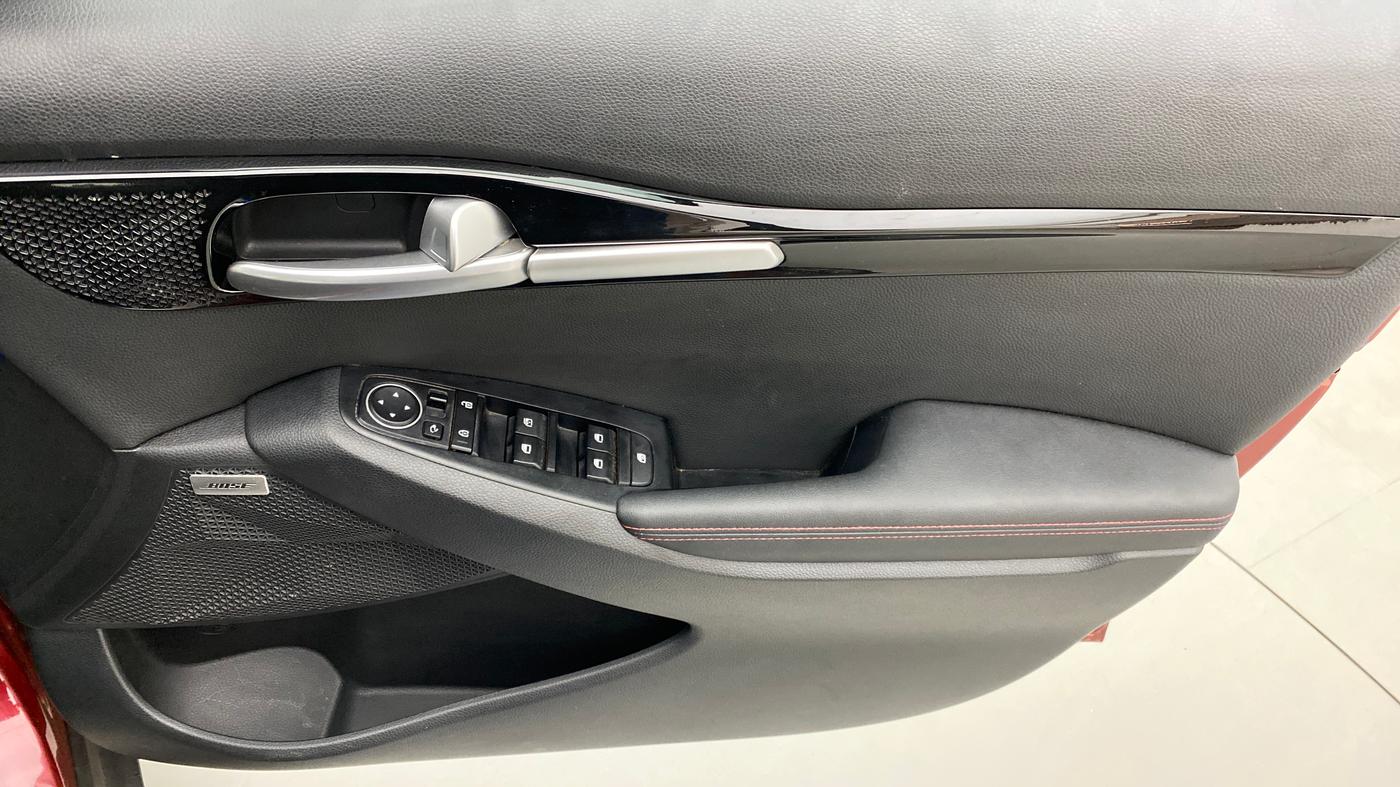 2022 KIA SELTOS GTX PLUS 1.4G DCT DUAL TONE, Petrol, Automatic, 1,200 km, Driver Side Door Panels Control