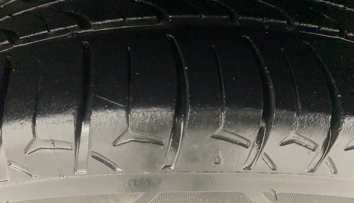 2018 Honda Amaze 1.2L I-VTEC V CVT, Petrol, Automatic, 1,14,082 km, Left Front Tyre Tread