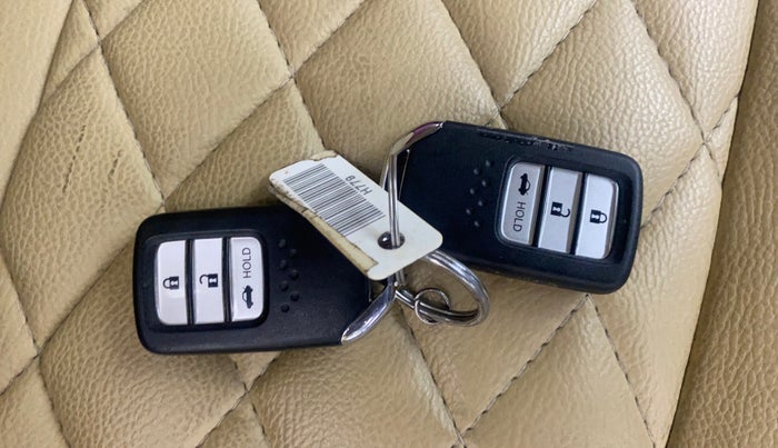 2018 Honda Amaze 1.2L I-VTEC V CVT, Petrol, Automatic, 1,14,082 km, Key Close Up