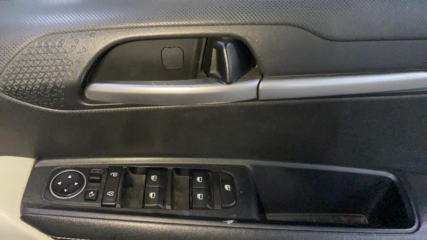 2021 KIA SONET HTX PLUS 1.5, Diesel, Manual, 97,057 km, Driver Side Door Panels Control