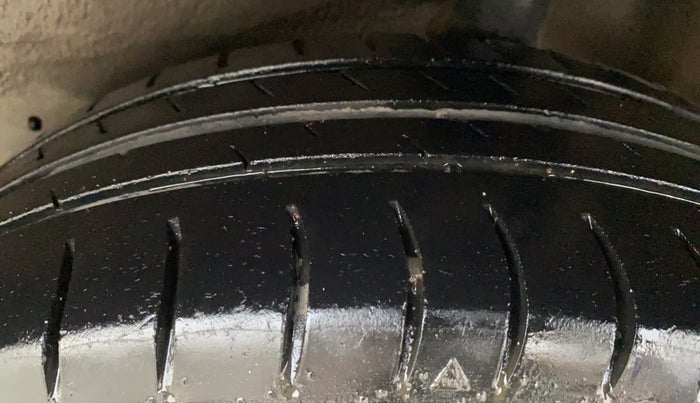 2014 Maruti Celerio VXI, CNG, Manual, 73,886 km, Left Rear Tyre Tread