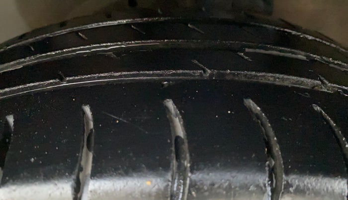 2014 Maruti Celerio VXI, CNG, Manual, 73,886 km, Left Front Tyre Tread