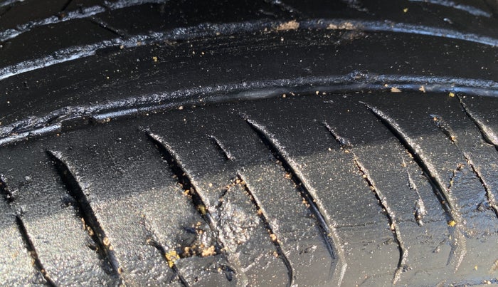 2023 Nissan MAGNITE XE, Petrol, Manual, 26,910 km, Left Front Tyre Tread