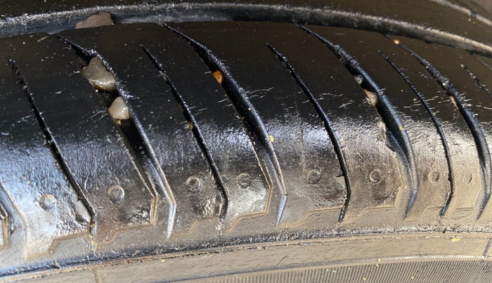 2023 Nissan MAGNITE XE, Petrol, Manual, 26,910 km, Right Rear Tyre Tread