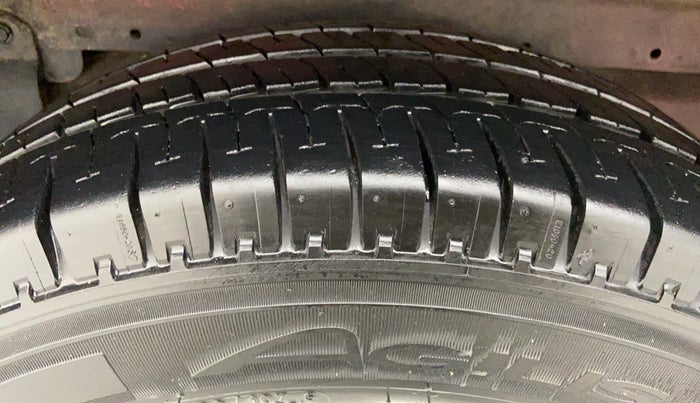 2011 Mahindra Xylo E8 ABS BS IV, Diesel, Manual, 71,459 km, Right Rear Tyre Tread