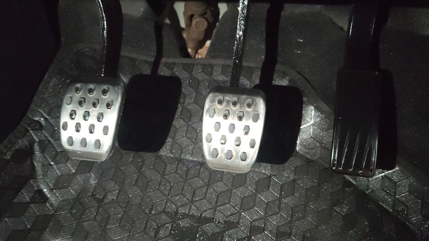 2022 Mahindra XUV300 W8 (O) 1.2 PETROL, Petrol, Manual, 25,527 km, Pedals