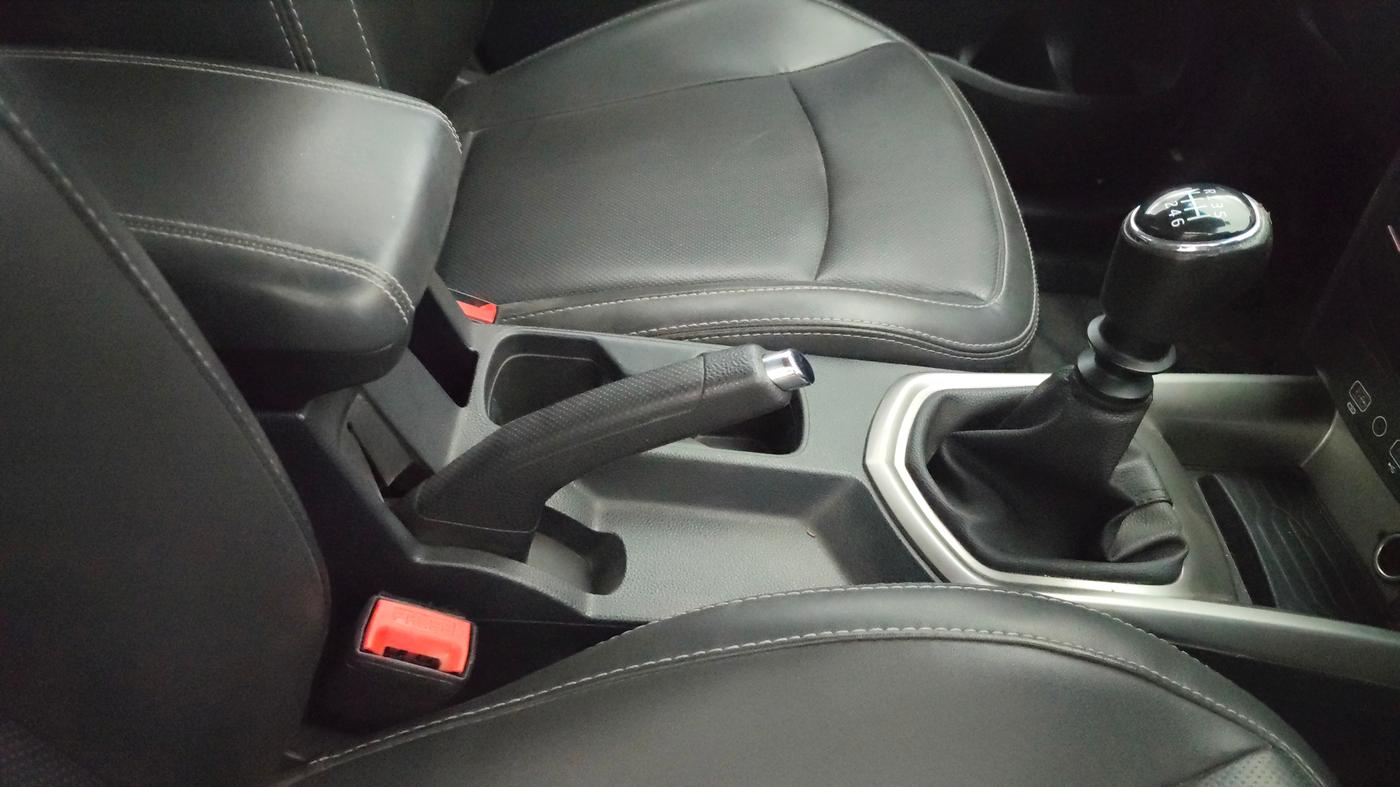 2022 Mahindra XUV300 W8 (O) 1.2 PETROL, Petrol, Manual, 25,527 km, Gear Lever