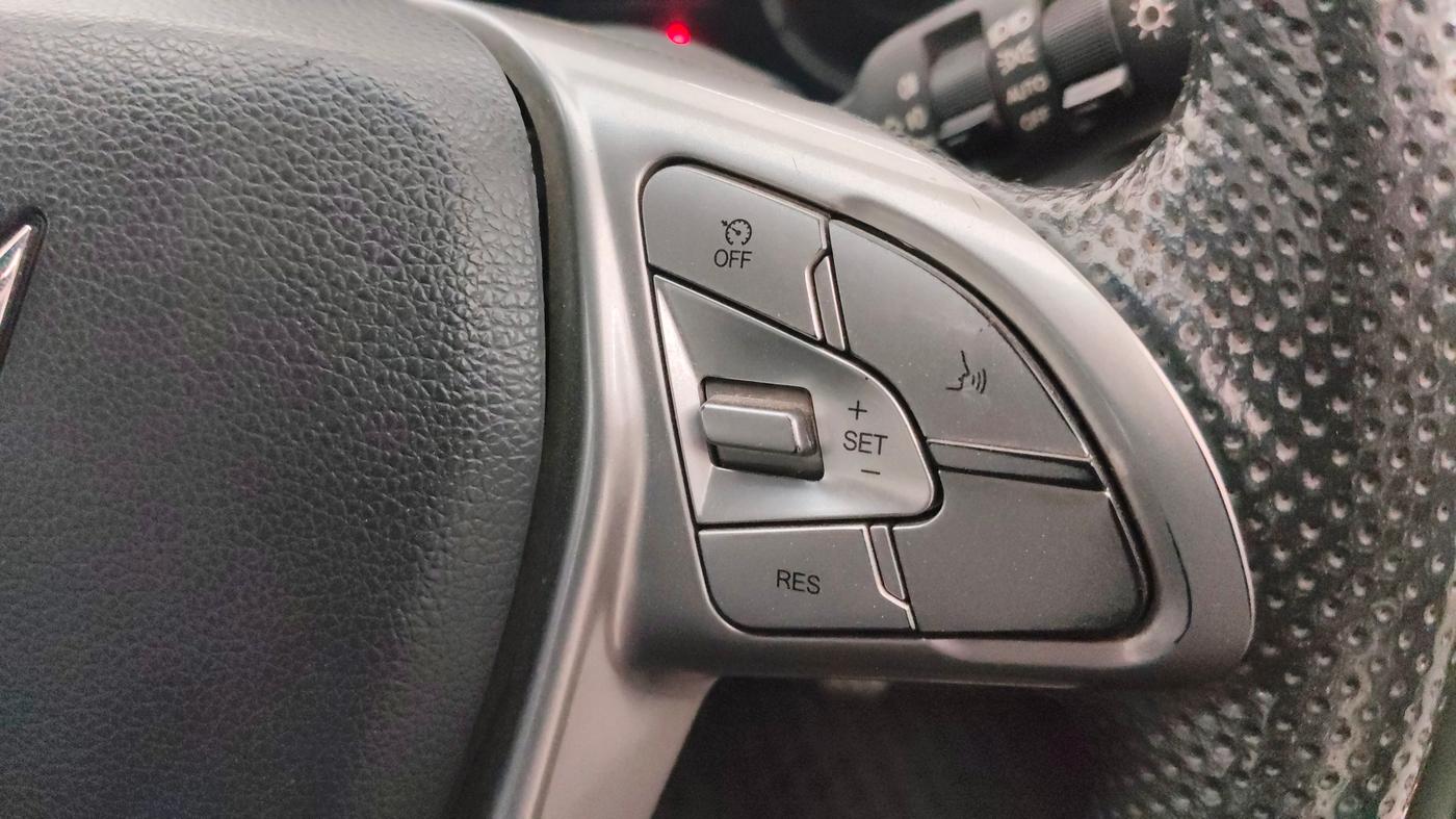 2022 Mahindra XUV300 W8 (O) 1.2 PETROL, Petrol, Manual, 25,527 km, Adaptive Cruise Control