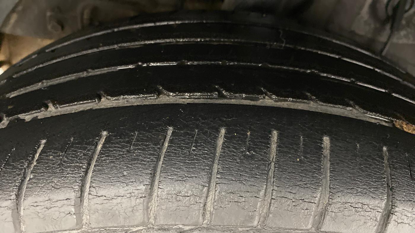 2014 Hyundai Elite i20 SPORTZ 1.4, Diesel, Manual, 73,693 km, Right Rear Tyre Tread