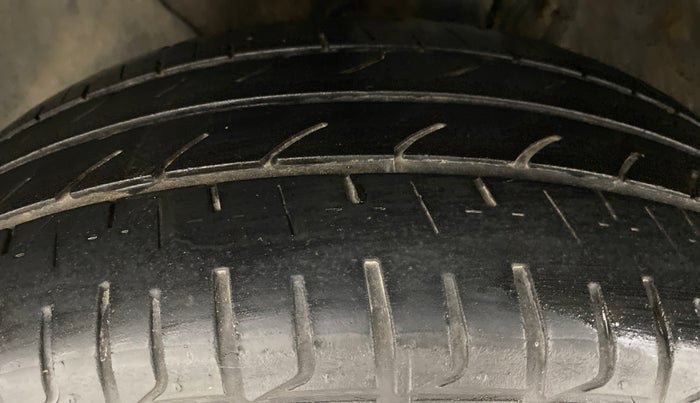 2014 Hyundai Elite i20 SPORTZ 1.4, Diesel, Manual, 73,693 km, Left Front Tyre Tread