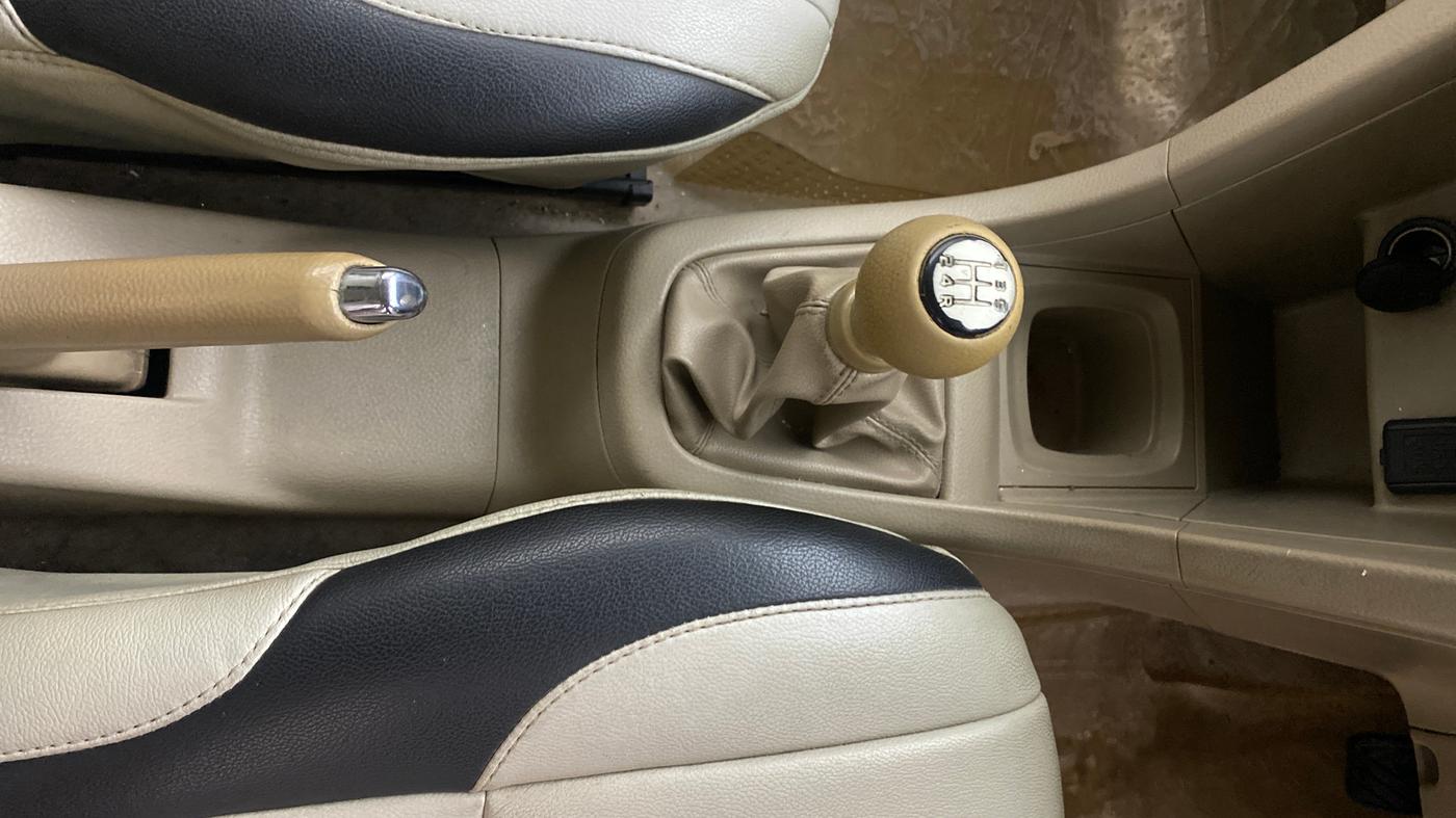 2013 Maruti Swift Dzire ZXI, Petrol, Manual, 74,304 km, Gear Lever