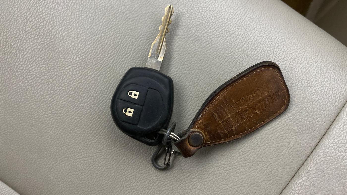 2013 Maruti Swift Dzire ZXI, Petrol, Manual, 74,304 km, Key Close Up