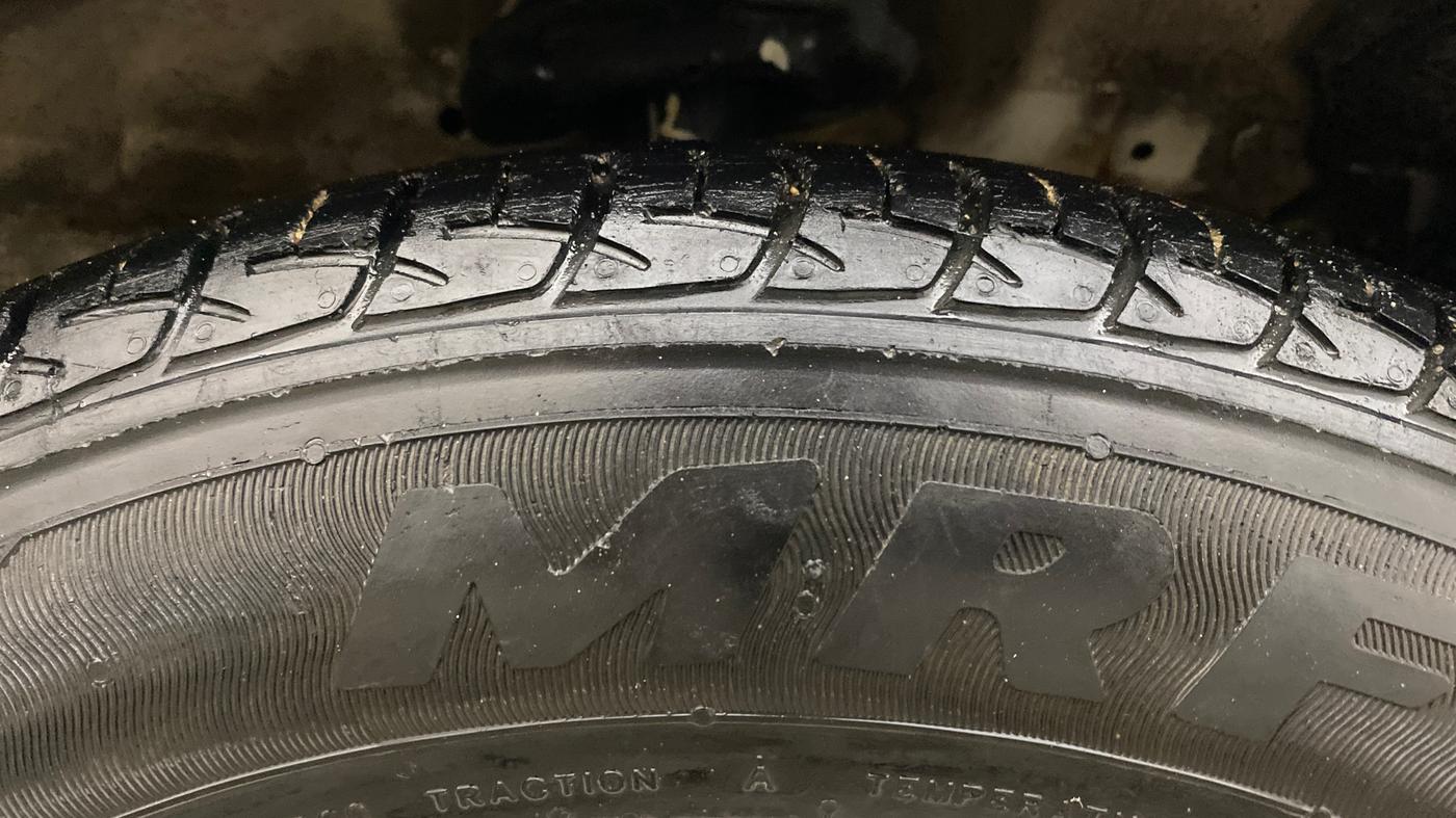 2013 Maruti Swift Dzire ZXI, Petrol, Manual, 74,304 km, Right Front Tyre Tread