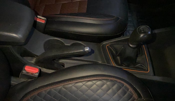 2017 Hyundai Elite i20 ASTA 1.2 DUAL TONE, Petrol, Manual, 79,123 km, Gear Lever