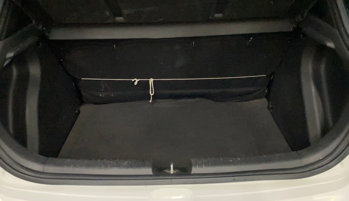 2017 Hyundai Elite i20 ASTA 1.2 DUAL TONE, Petrol, Manual, 79,123 km, Boot Inside