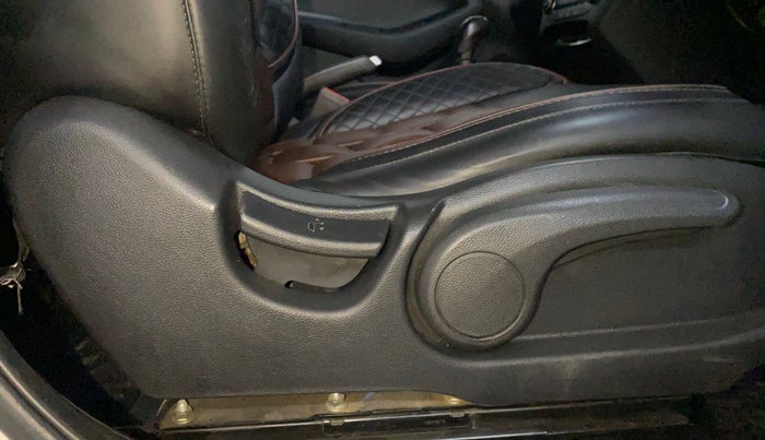 2017 Hyundai Elite i20 ASTA 1.2 DUAL TONE, Petrol, Manual, 79,123 km, Driver Side Adjustment Panel