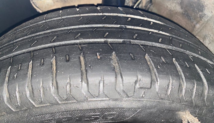 2017 Hyundai Elite i20 ASTA 1.2 DUAL TONE, Petrol, Manual, 79,123 km, Left Front Tyre Tread