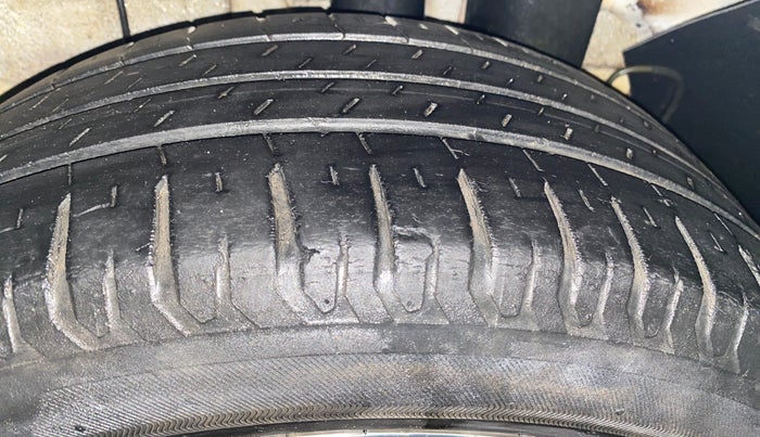 2017 Hyundai Elite i20 ASTA 1.2 DUAL TONE, Petrol, Manual, 79,123 km, Left Rear Tyre Tread