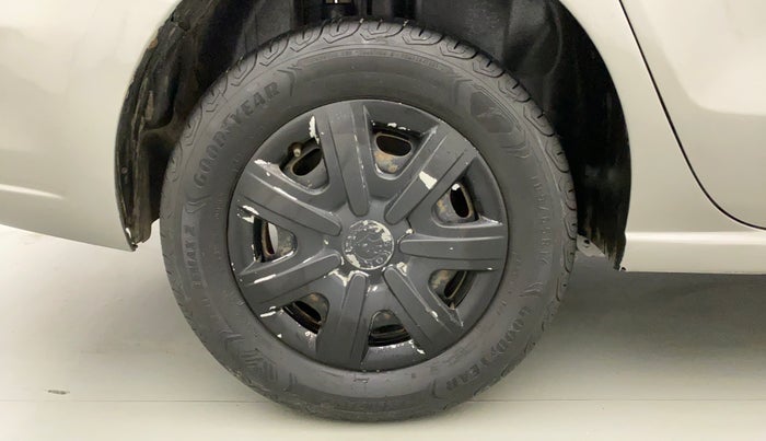 2012 Skoda Rapid 1.6 MPI AT AMBITION PLUS, Petrol, Automatic, 61,347 km, Right Rear Wheel