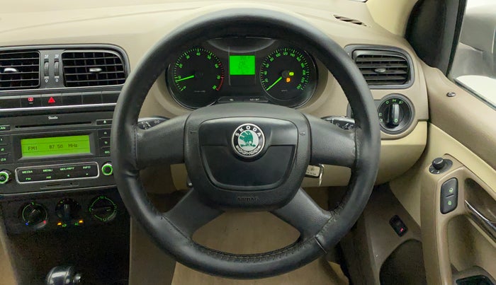 2012 Skoda Rapid 1.6 MPI AT AMBITION PLUS, Petrol, Automatic, 61,347 km, Steering Wheel Close Up