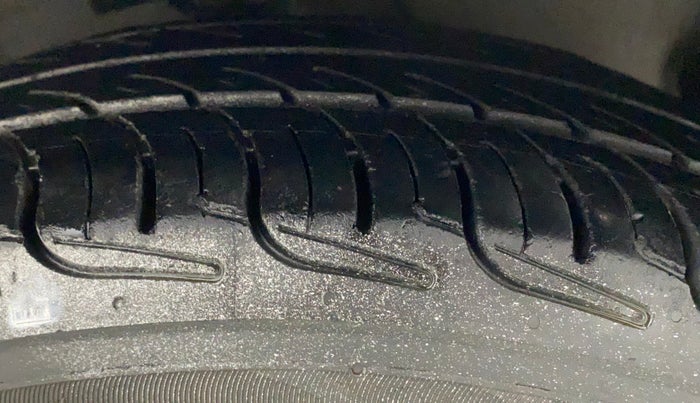 2012 Hyundai i10 MAGNA 1.2, Petrol, Manual, 54,346 km, Right Front Tyre Tread