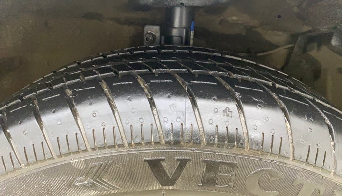 2016 Maruti Ertiga VXI AT, Petrol, Automatic, 95,559 km, Right Front Tyre Tread