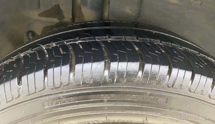 2016 Maruti Ertiga VXI AT, Petrol, Automatic, 95,559 km, Right Rear Tyre Tread