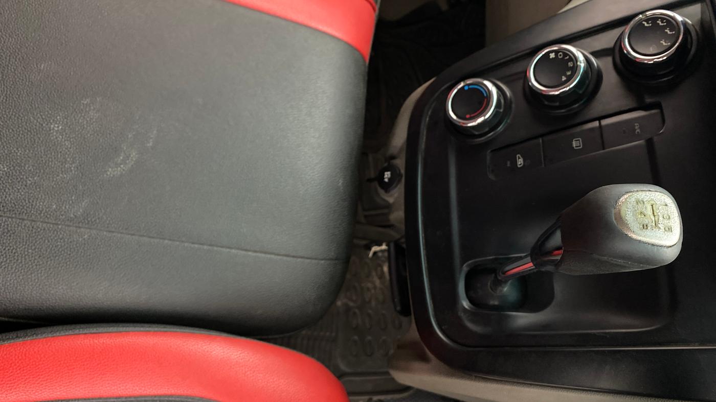 2016 Mahindra Kuv100 K8 D 6 STR, Diesel, Manual, 1,29,650 km, Gear Lever