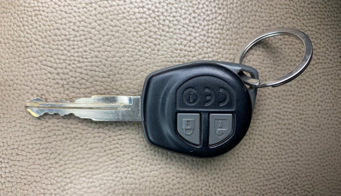 2016 Maruti Ciaz VXI+, Petrol, Manual, 1,34,667 km, Key Close Up