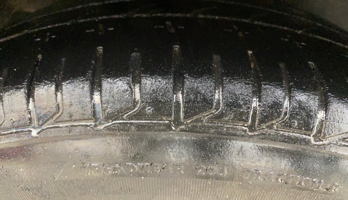 2016 Maruti Ciaz VXI+, Petrol, Manual, 1,34,667 km, Right Rear Tyre Tread