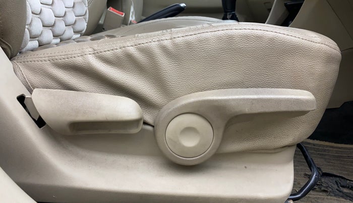 2016 Maruti Ciaz VXI+, Petrol, Manual, 1,34,667 km, Driver Side Adjustment Panel