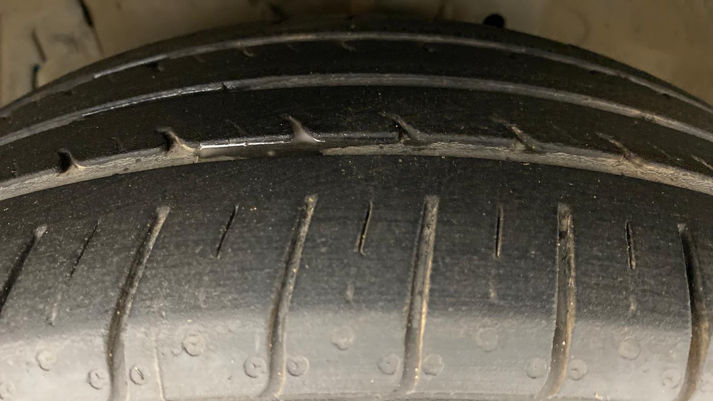2019 Maruti Ciaz DELTA 1.5 SHVS MT PETROL, Petrol, Manual, 31,630 km, Left Front Tyre Tread