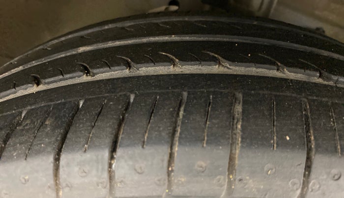 2019 Maruti Ciaz DELTA 1.5 SHVS MT PETROL, Petrol, Manual, 31,630 km, Right Front Tyre Tread