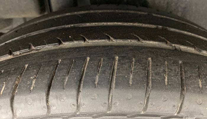 2019 Maruti Ciaz DELTA 1.5 SHVS MT PETROL, Petrol, Manual, 31,630 km, Right Rear Tyre Tread