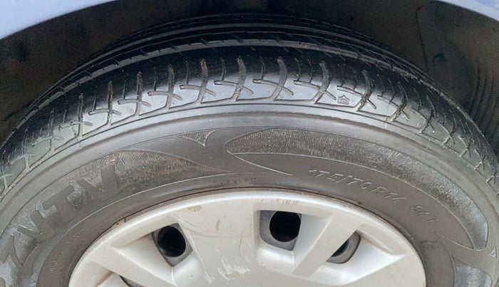 2013 Hyundai i20 MAGNA (O) 1.2, Petrol, Manual, 1,07,680 km, Right Front Tyre Tread