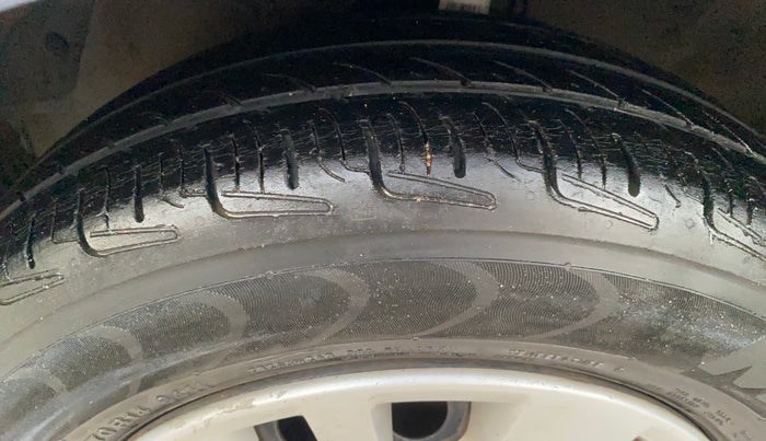 2013 Hyundai i20 MAGNA (O) 1.2, Petrol, Manual, 1,07,680 km, Left Front Tyre Tread