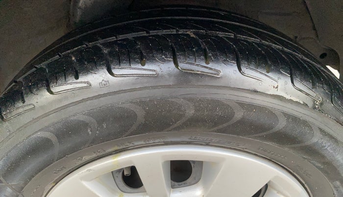 2013 Hyundai i20 MAGNA (O) 1.2, Petrol, Manual, 1,07,680 km, Left Rear Tyre Tread