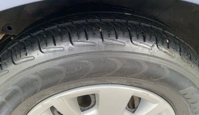 2013 Hyundai i20 MAGNA (O) 1.2, Petrol, Manual, 1,07,680 km, Right Rear Tyre Tread