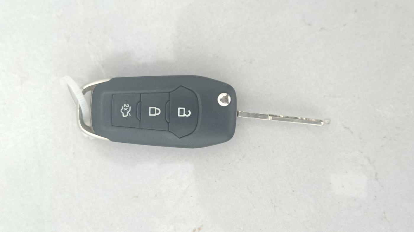 2016 Ford New Figo TITANIUM 1.5 PETROL AT, Petrol, Automatic, 63,598 km, Key Close Up