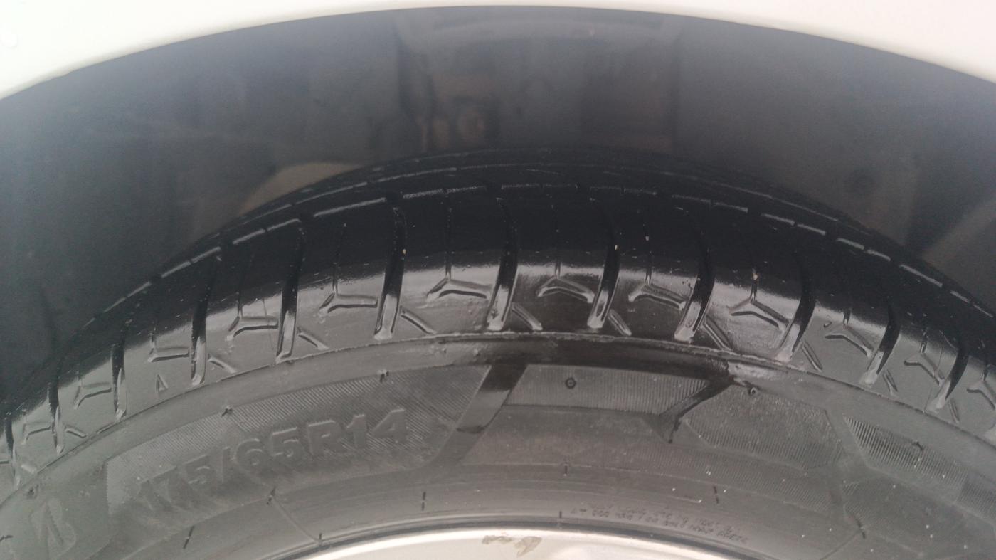 2016 Ford New Figo TITANIUM 1.5 PETROL AT, Petrol, Automatic, 63,598 km, Right Front Tyre Tread
