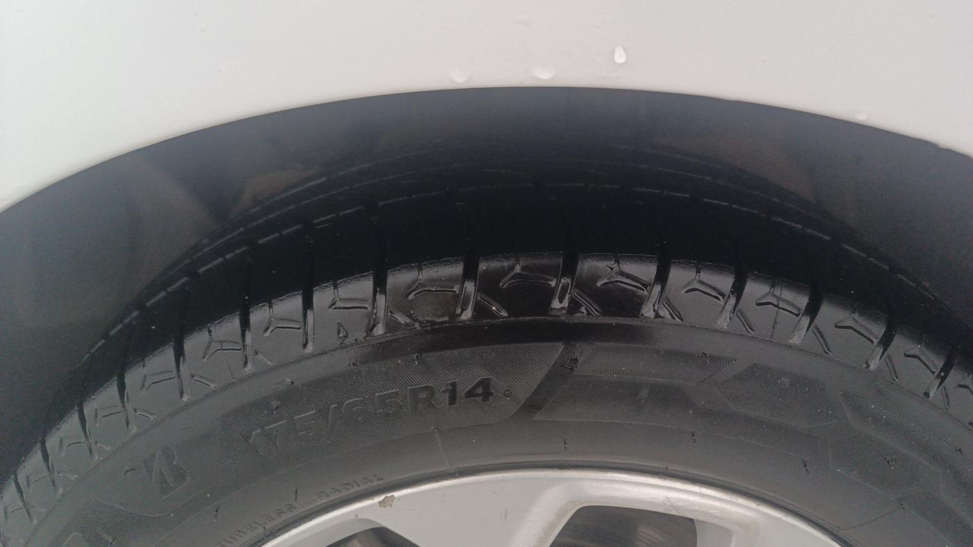 2016 Ford New Figo TITANIUM 1.5 PETROL AT, Petrol, Automatic, 63,598 km, Left Front Tyre Tread