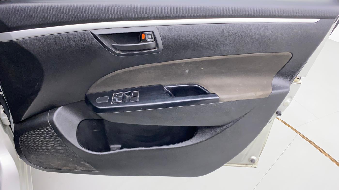 2017 Maruti Swift LXI (O), Petrol, Manual, 34,670 km, Driver Side Door Panels Control