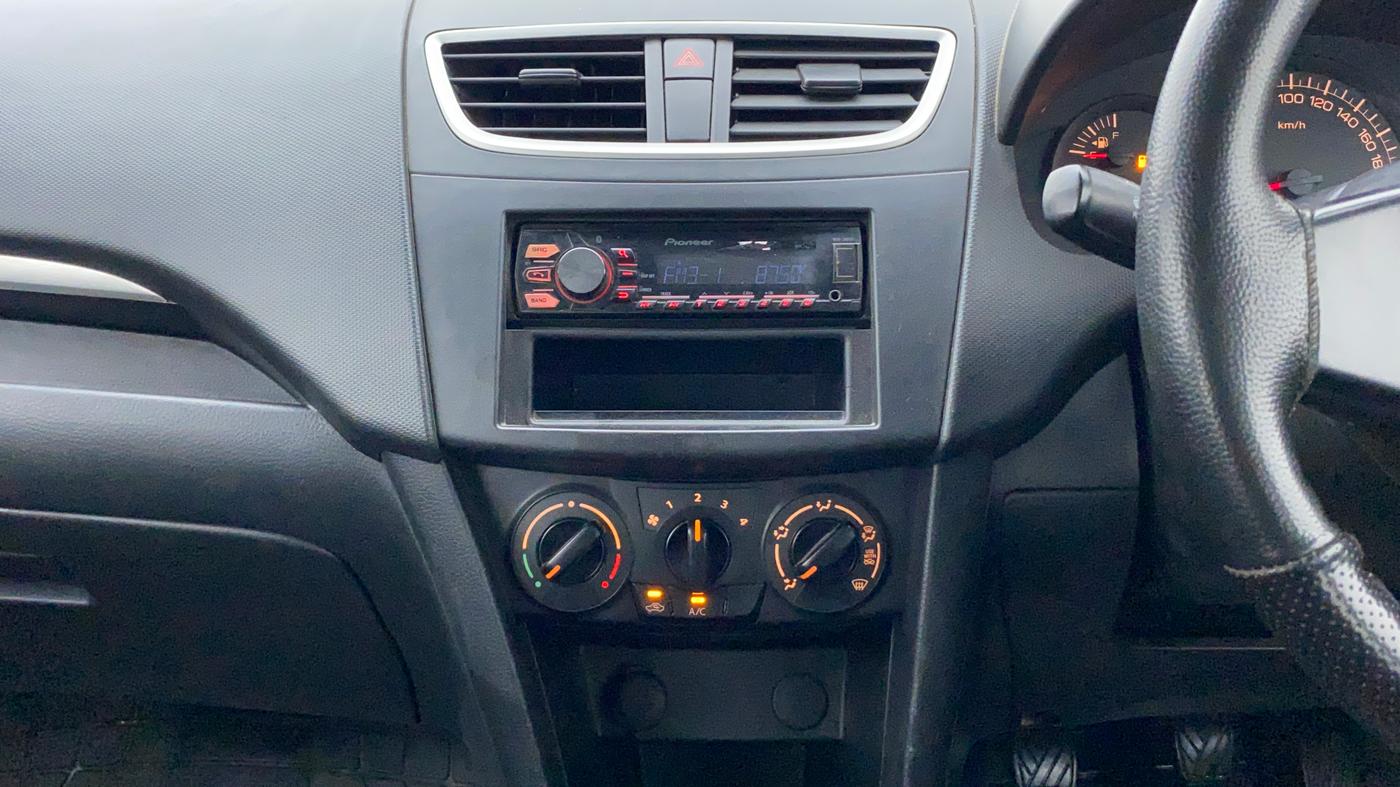 2017 Maruti Swift LXI (O), Petrol, Manual, 34,670 km, Air Conditioner