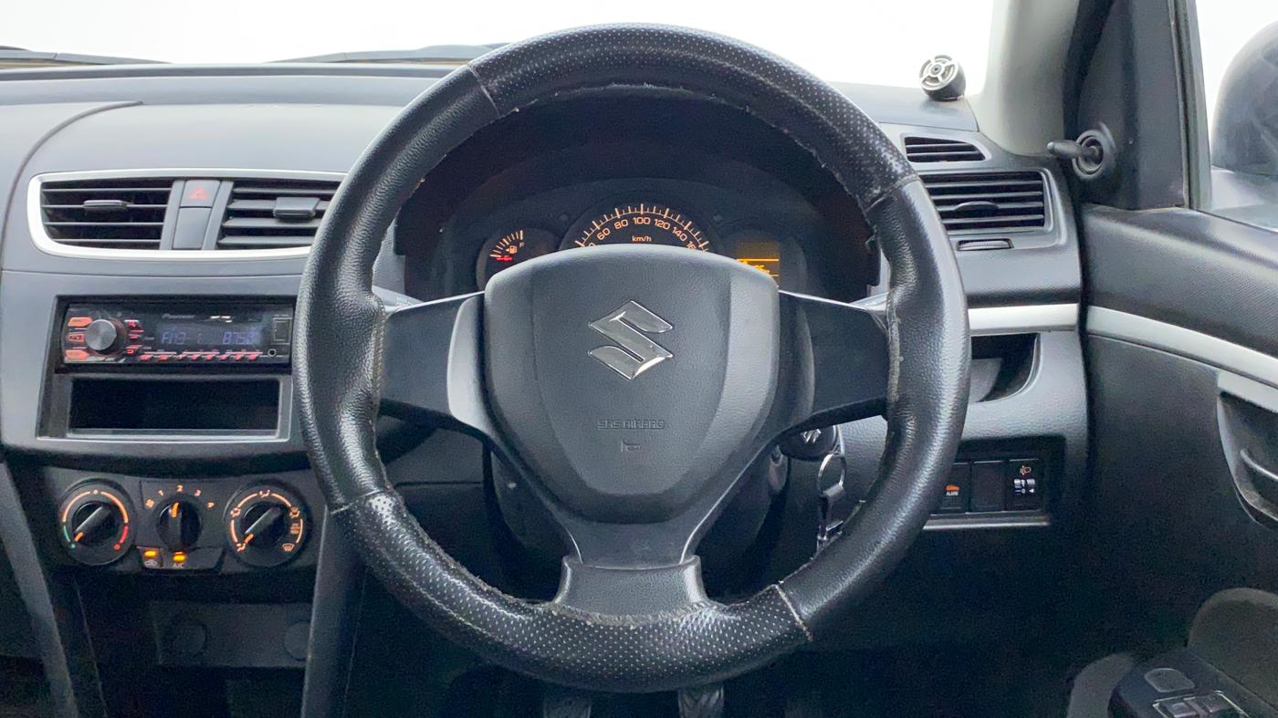 2017 Maruti Swift LXI (O), Petrol, Manual, 34,670 km, Steering Wheel Close Up