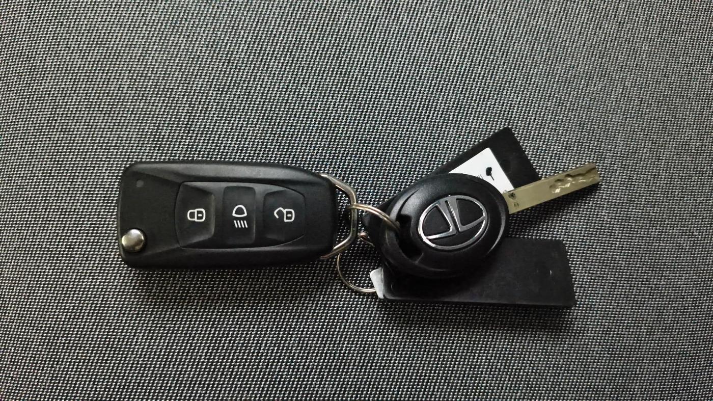 2025 Tata Tiago XT PETROL, Petrol, Manual, 11,252 km, Key Close Up