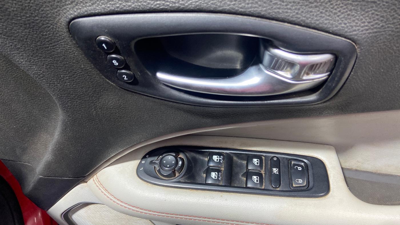2020 Jeep Compass LIMITED PLUS DIESEL, Diesel, Manual, 1,14,892 km, Driver Side Door Panels Control