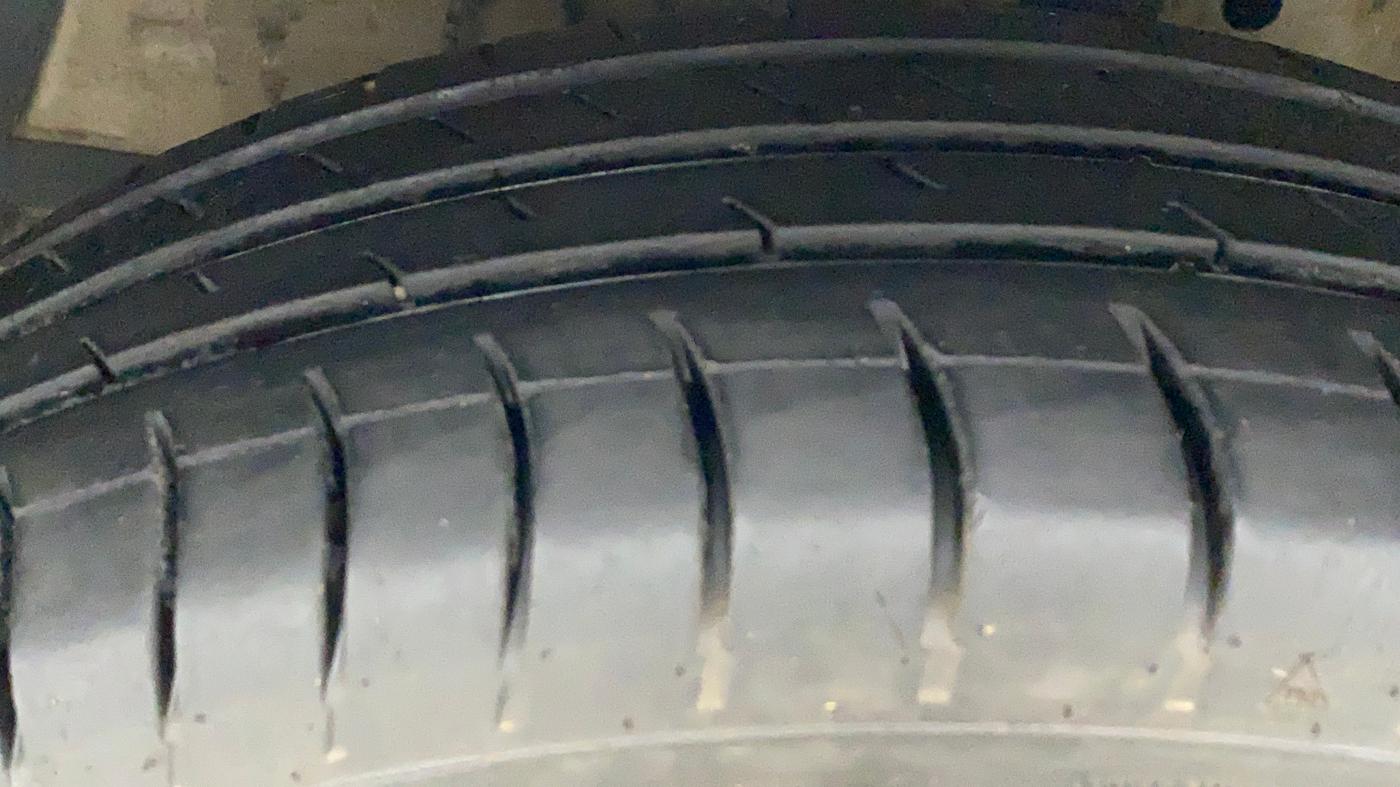 2017 Maruti Swift VXI, Petrol, Manual, 47,727 km, Left Front Tyre Tread
