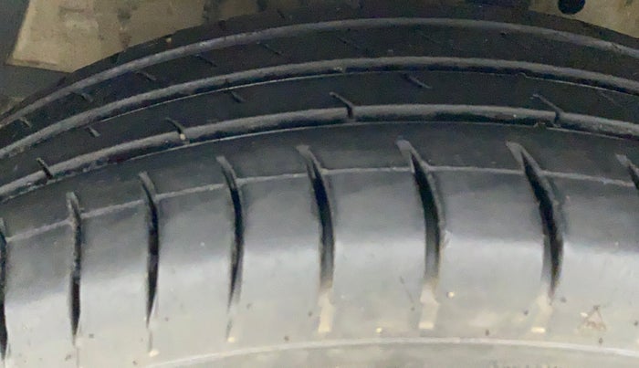 2017 Maruti Swift VXI, Petrol, Manual, 47,727 km, Left Front Tyre Tread