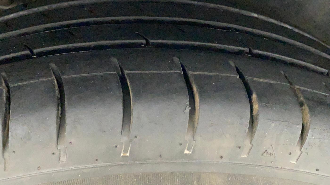 2017 Maruti Swift VXI, Petrol, Manual, 47,727 km, Right Rear Tyre Tread