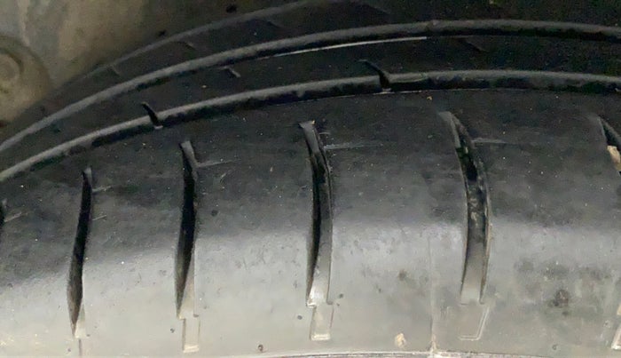 2017 Maruti Swift VXI, Petrol, Manual, 47,727 km, Left Rear Tyre Tread